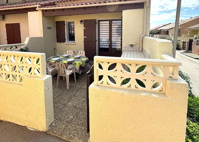 Дом отдыха Maison T3 Terrasse, Et Commerces A Pied Лёкат