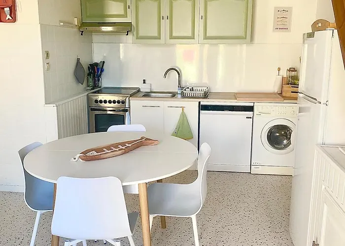 Maison T3 Terrasse, Et Commerces A Pied Лёкат